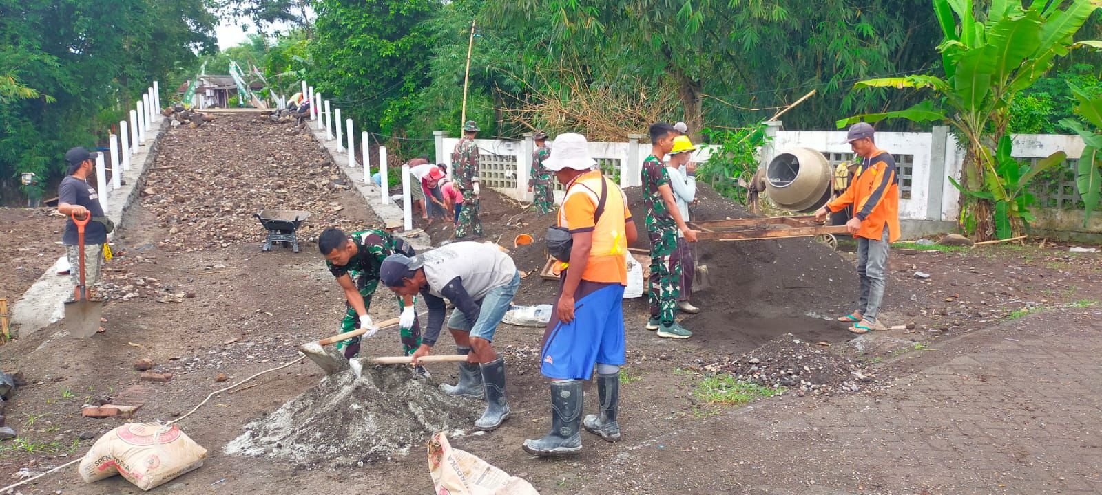 TMMD 125 Kodim 0825/Banyuwangi Genjot Pengerjaan Jembatan Penghubung Demi Kelancaran Akses Warga