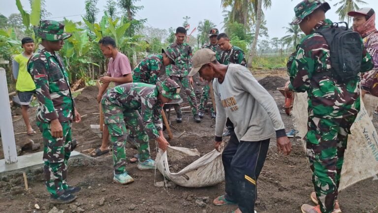 Gotong Royong TNI dan Warga Warnai Pengerjaan Jembatan TMMD ke-125 Kodim 0825/Banyuwangi