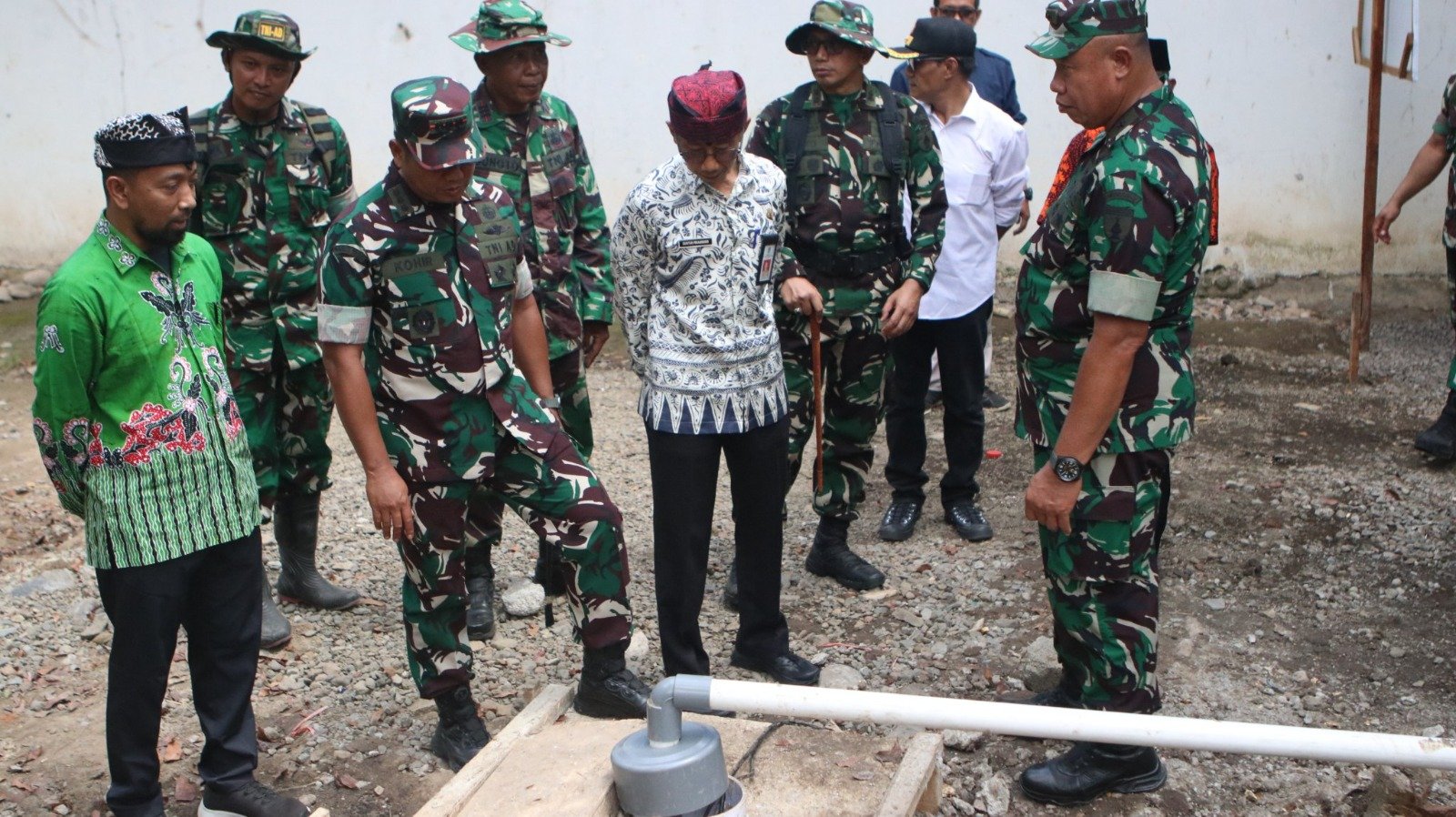 Irdam V/Brawijaya Tinjau Sumur Bor Hasil TMMD ke-125 Kodim 0825/Banyuwangi
