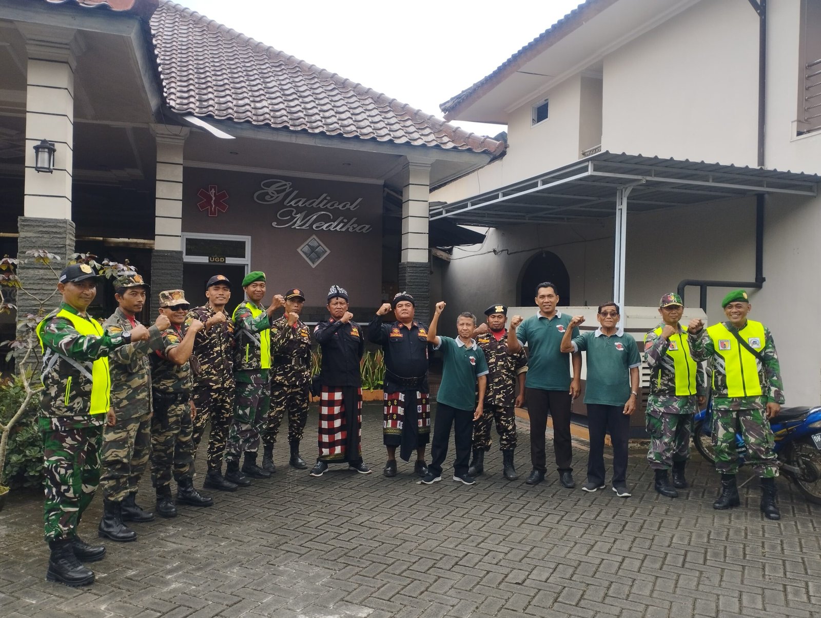 Apel Siaga Gabungan Koramil Bangorejo, Banser, dan Pecalang Wujudkan Sinergi Keamanan Wilayah