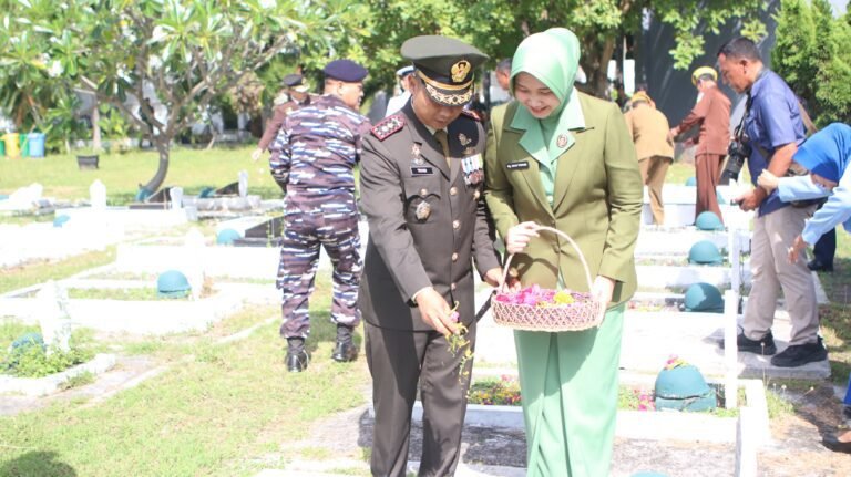 Dandim 0825/Banyuwangi Ikuti Ziarah Nasional HUT TNI ke-80 di TMP Wisma Raga Satria