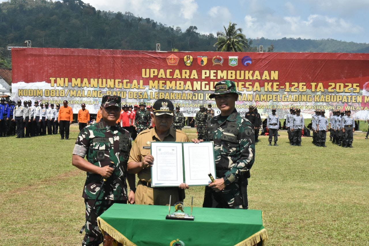 DANDIM 0818/MALANG-BATU RESMI TANDATANGANI NASKAH TMMD KE-126 BERSAMA BUPATI MALANG