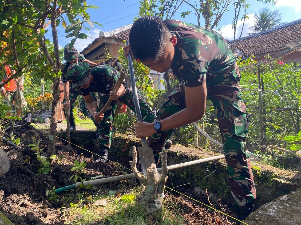 Satgas TMMD ke-126 Kodim 0818/Malang-Batu Gerak Cepat Bangun Drainase di Dusun Krajan 1B