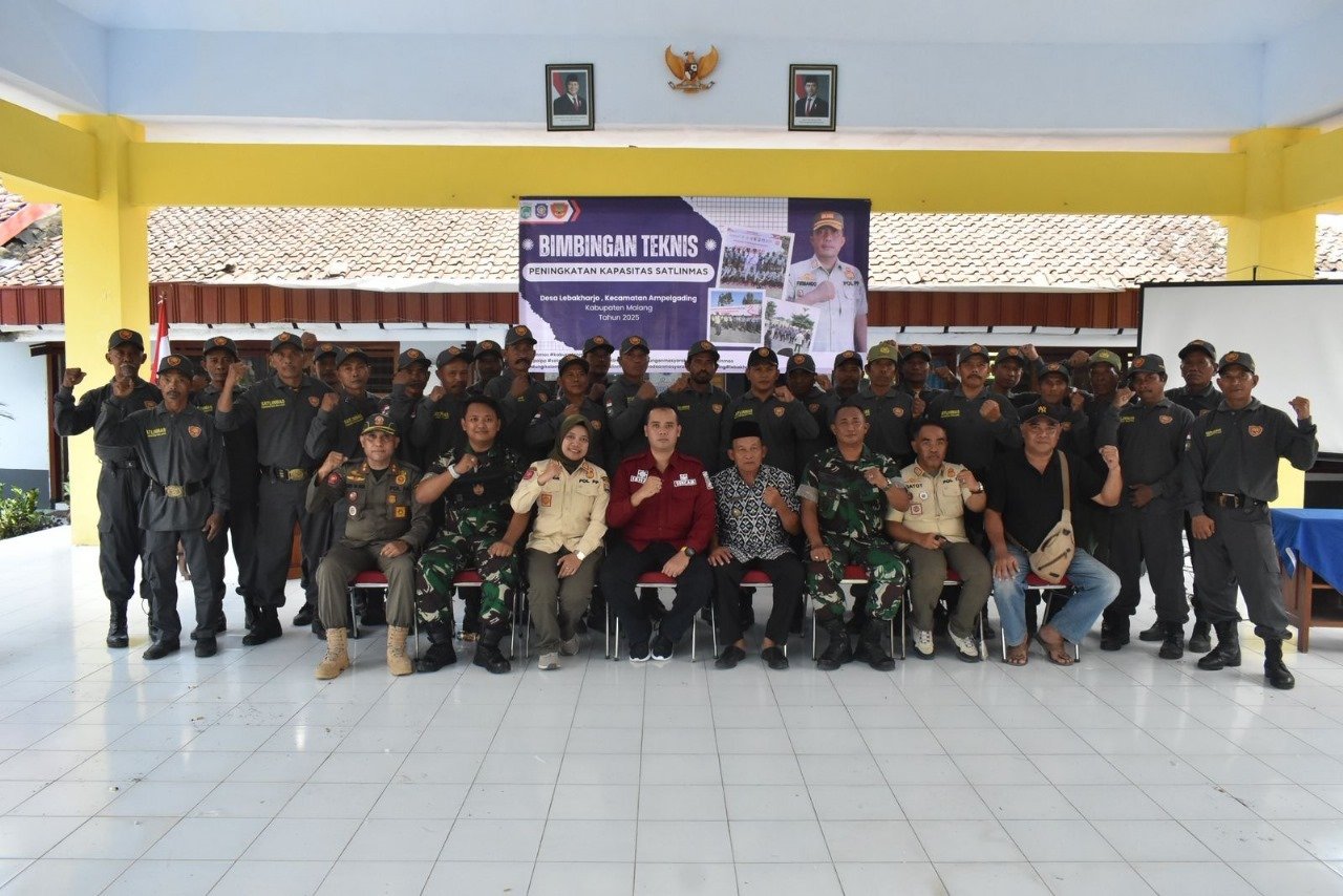 Satuan Tugas TNI Manunggal Membangun Desa (TMMD) ke-126 bersama Pemerintah Desa Lebakharjo dan Satuan Polisi Pamong Praja (Satpol PP) Kabupaten Malang menggelar bimbingan teknis peningkatan kapasitas Satuan Perlindungan Masyarakat (Satlinmas) di Desa Lebakharjo