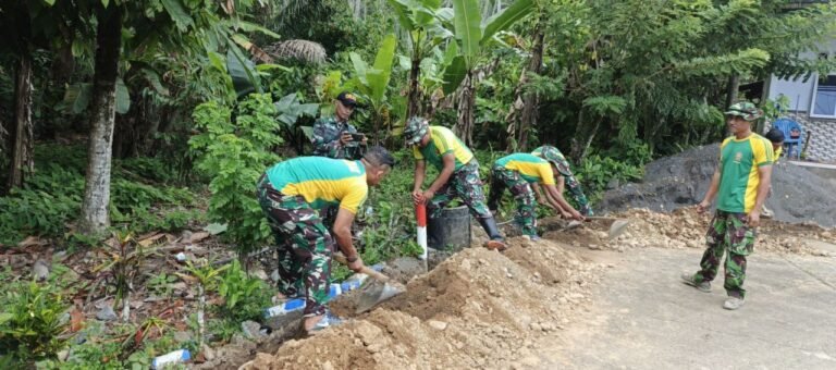 Pengerjaan jalur pipanisasi oleh Satgas TNI Manunggal Membangun Desa (TMMD) ke-126 Kodim 0818/Malang-Batu terus menunjukkan kemajuan signifikan. Memasuki hari ketiga pasca pembukaan TMMD, anggota Satgas dari satuan Yon Armed dengan semangat tinggi melanjutkan pekerjaan fisik di lapangan, tepatnya di Desa Lebakharjo, Kecamatan Ampelgading, Kabupaten Malang.