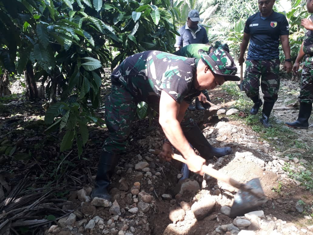 Program TNI Manunggal Membangun Desa (TMMD) Ke-126 Kodim 0818/Malang-Batu terus menunjukkan kemajuan signifikan. Salah satu sasaran fisik utama, yaitu pekerjaan pipanisasi di Dusun Sukomaju B, Desa Lebakharjo, Kecamatan Ampelgading, Kabupaten Malang.