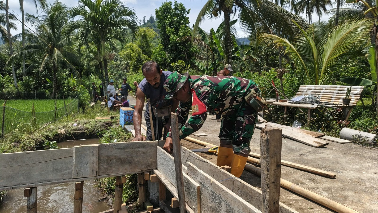 TMMD 126, Gotong Royong Bangun Pos Kampling