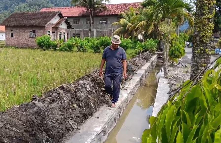 Program TMMD 126 di Desa Lebakharjo ini tidak hanya fokus pada pembangunan infrastruktur, tetapi juga memperkuat hubungan sosial antara TNI dan masyarakat.