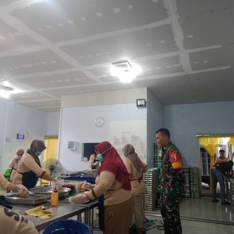 Babinsa Koramil 0825/07 Cluring Laksanakan Monitoring Program Makan Bergizi Gratis di Dapur SPPG Desa Tamanagung