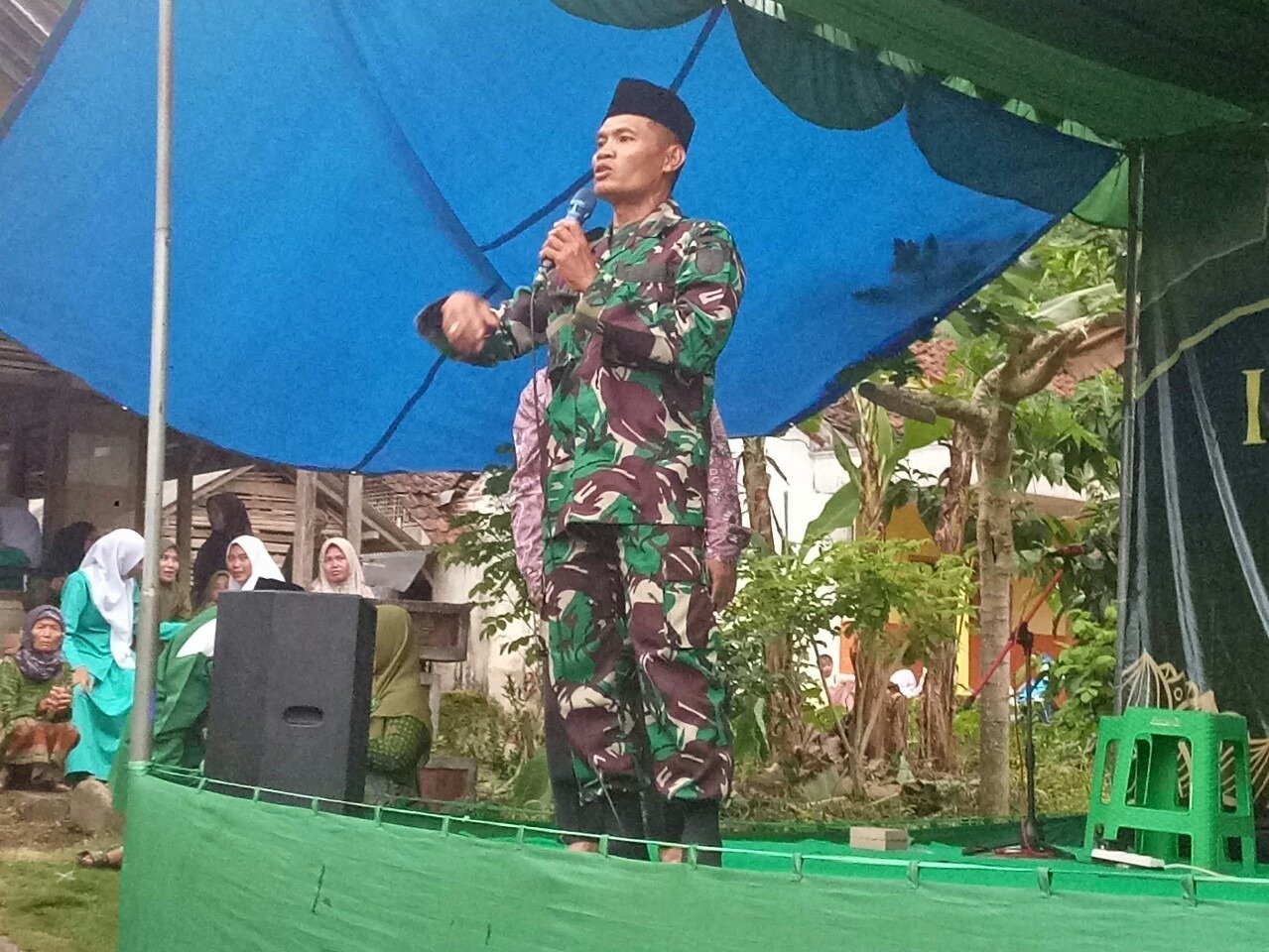 Kasdim 0818, Mayor Czi Supaat, menghadiri acara Istighosah dan Tabligh Akbar Muslimat NU dan Fatayat NU di Kampung Jeruk, Dusun Krajan 2, Desa Lebak Harjo, Kecamatan Ampelgading,