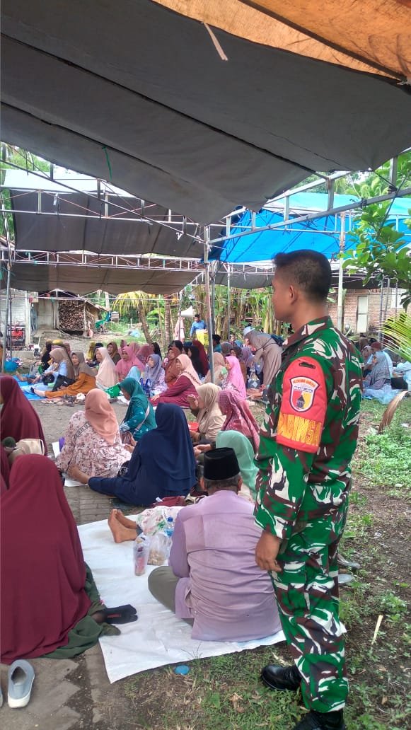 Babinsa Desa Benculuk Koramil 0825/07 Cluring Laksanakan Pendampingan Istigosah Iqsaniah dan Do’a Bersama di Masjid Al-Muttaqin