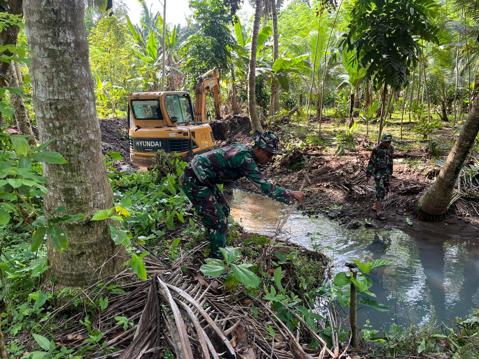 Satuan Tugas (Satgas) TNI Manunggal Membangun Desa (TMMD) ke-126 Kodim 0818/Malang-Batu terus menggenjot percepatan pekerjaan fisik vital di Desa Lebakharjo.
