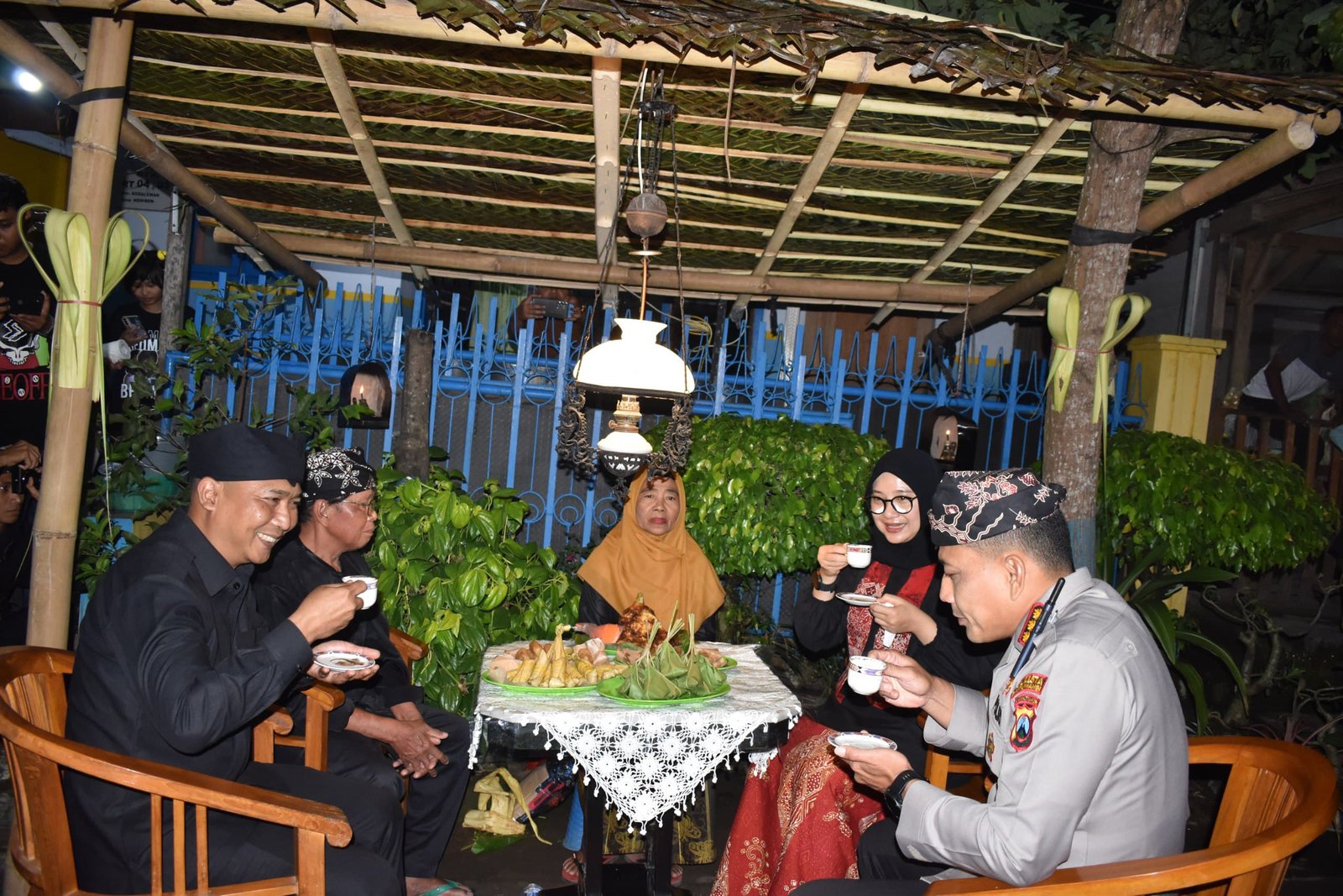 Kodim 0825/Banyuwangi Hadir Hangatkan Malam Ngopi Sepuluh Ewu Cangkir: Dandim Tryadi Indrawijaya, “Seteguk Kopi Satukan Rakyat dan TNI”