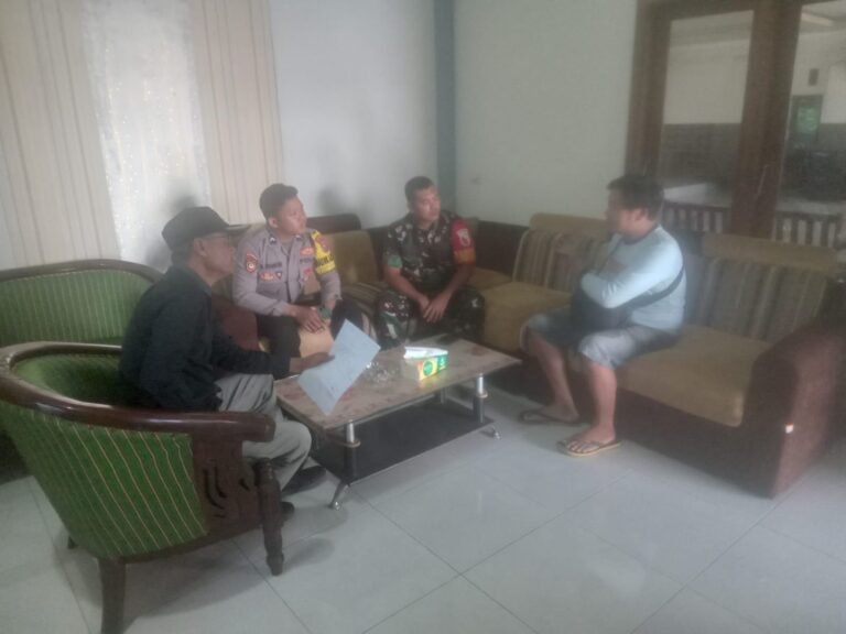 Babinsa Cluring Kunjungi Warga Trembelang