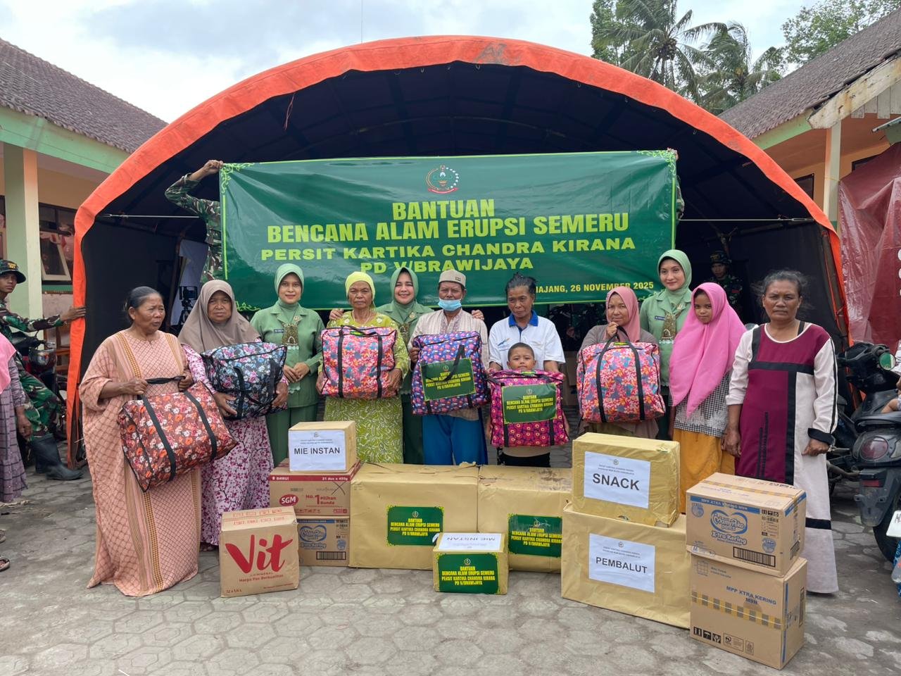 Solidaritas Tanpa Batas, Persit KCK Hadir Bantu Pemulihan Korban Erupsi Gunung Semeru