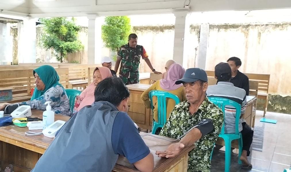 Babinsa Kaliploso Dampingi Pemeriksaan Kesehatan Gratis untuk Warga Binaan