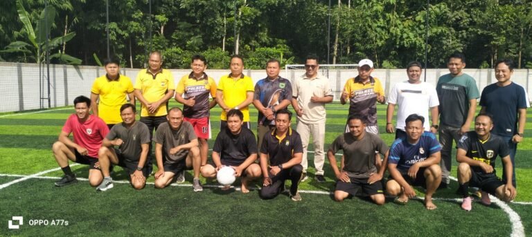 Sinergitas Forkopimka Kecamatan Cluring Gelar Olahraga Futsal Bersama