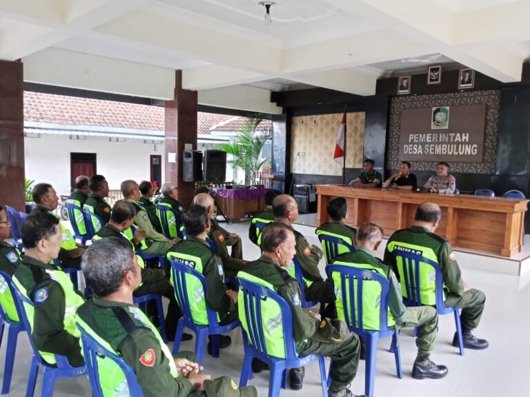 Babinsa Sembulung Laksanakan Komsos Bersama Linmas, Perkuat Sinergi Jaga Kamtibmas Desa