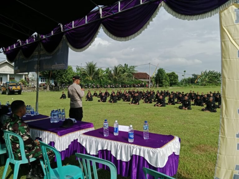 Babinsa Cluring Bersama Polsek dan Tim Pamter Amankan Kegiatan UKT PSHT