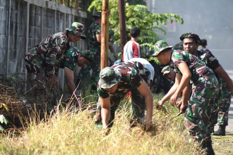 “Lingkungan Bersih Dimulai dari Kita” Pesan TMMD Pasuruan Lewat Aksi Nyata