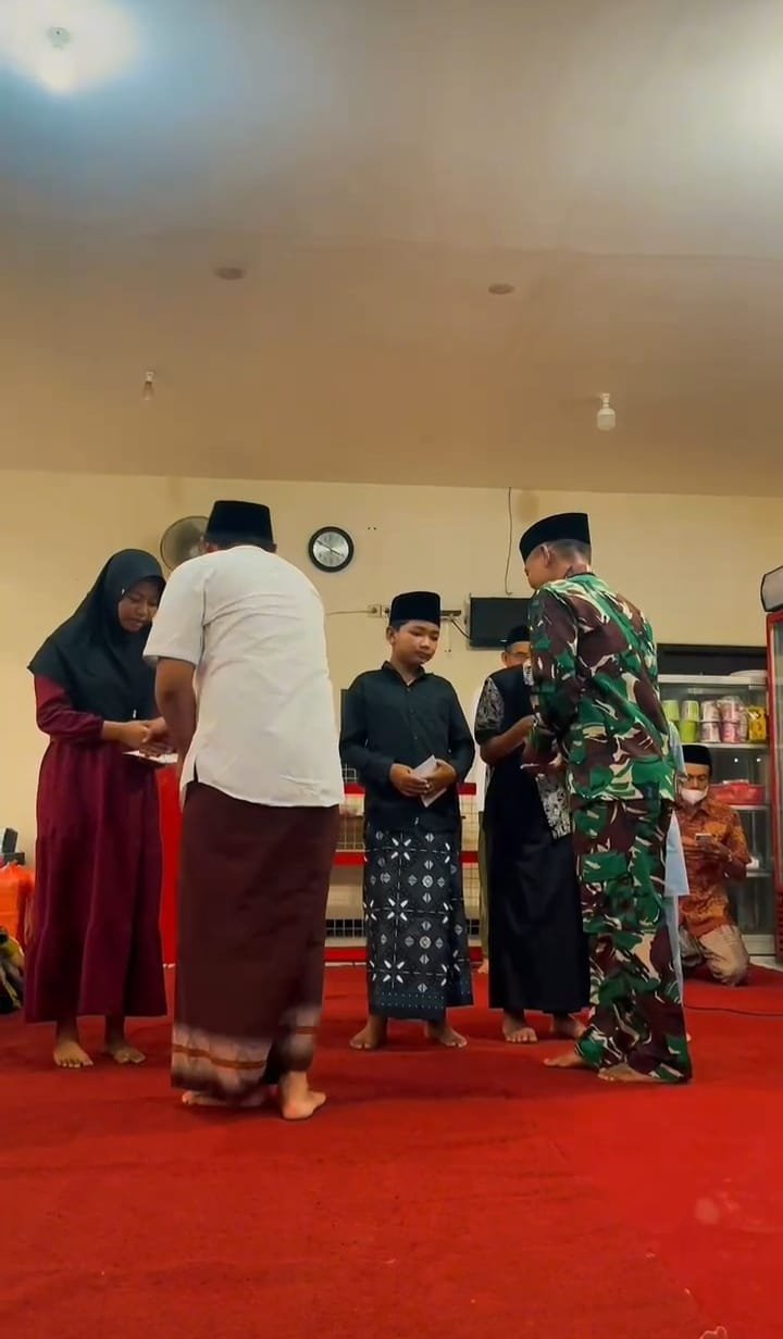 Sertu Arif Hadi Mintoyo Hadiri Kegiatan Buka Bersama dan Santunan Anak Yatim di SPBU Kecamatan Cluring
