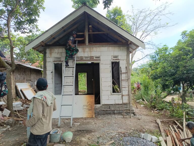 Pembangunan RTLH di Desa Brabe Capai 50 Persen, Warga Sambut Antusias.