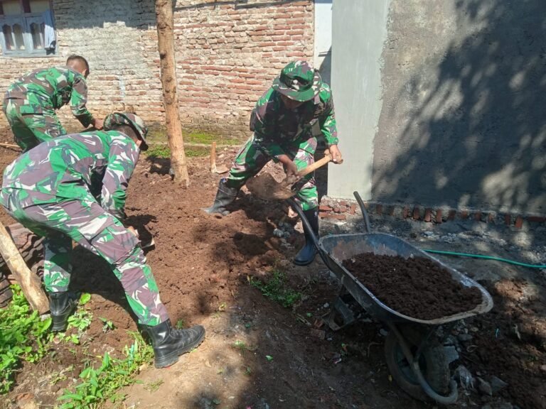 Kolaborasi Nyata, Satgas TMMD ke-128 Kodim 0820 Probolinggo Bangun RTLH Bersama Rakyat. 
