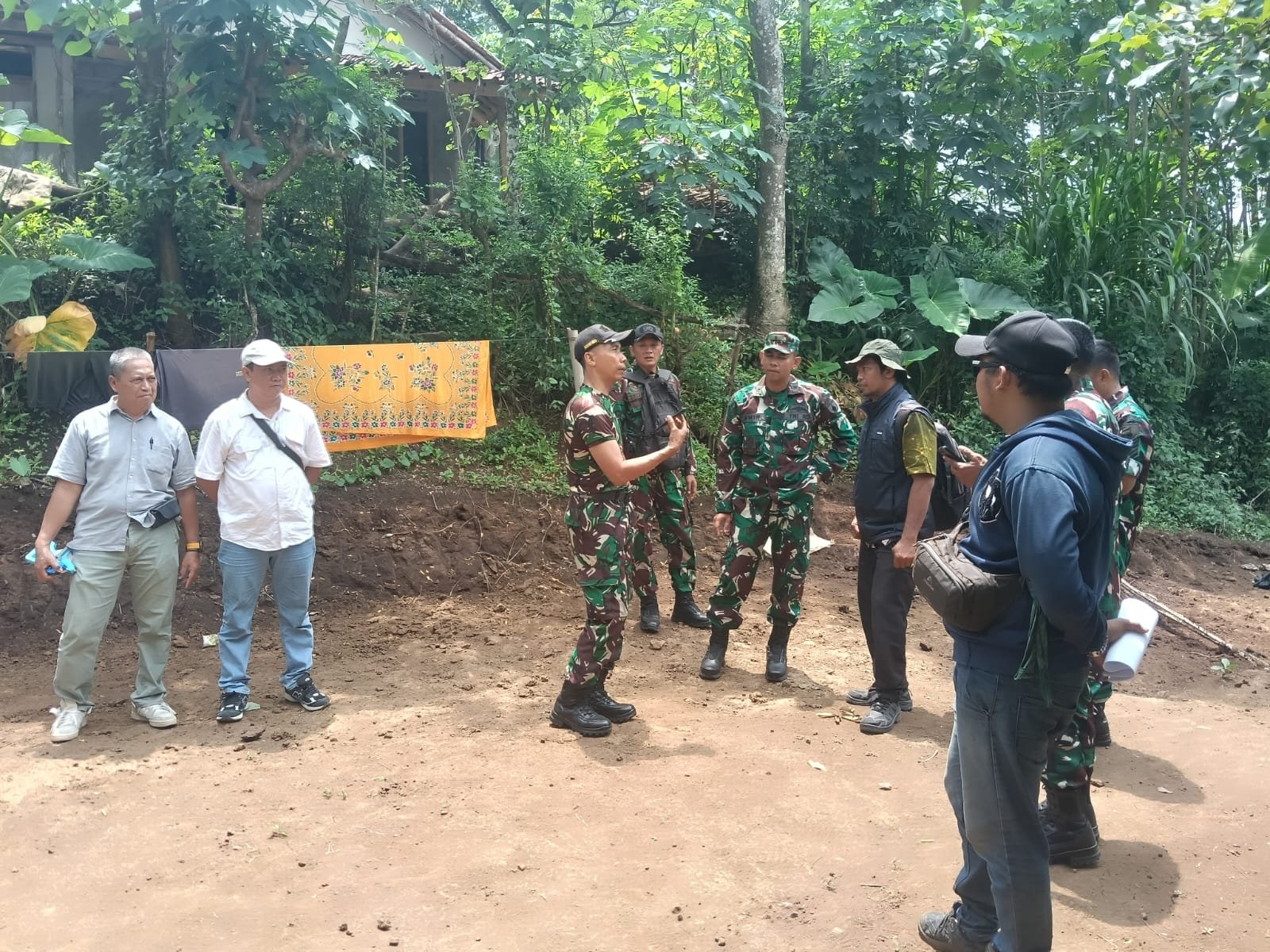 Danramil 0820-21/Maron Jadi Motor Penggerak TMMD ke-128 di Desa Brabe.