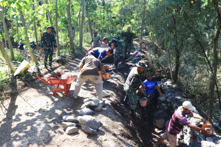 Dandim 0820 Probolinggo Kebut Pembangunan TPT, Warga Desa Brabe Diharapkan Bebas dari Ancaman Longsor.