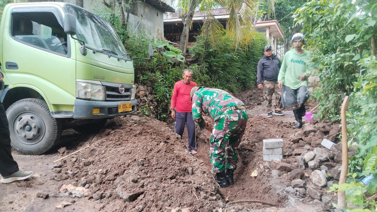 Satgas TMMD Ke-128 Gali Gorong-Gorong 6 Meter di Dusun Klagin, Antisipasi Genangan Air