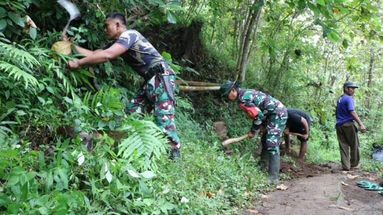 Satgas TMMD ke-128  Tuntaskan Pemasangan Pipanisasi SPAM di Dusun Kloangan. 