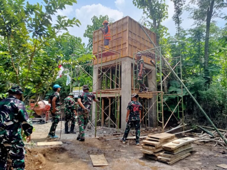 Danrem 083/Baladika Jaya Tinjau Pembangunan Pipanisasi SPAM TMMD ke-128 di Desa Brabe. 