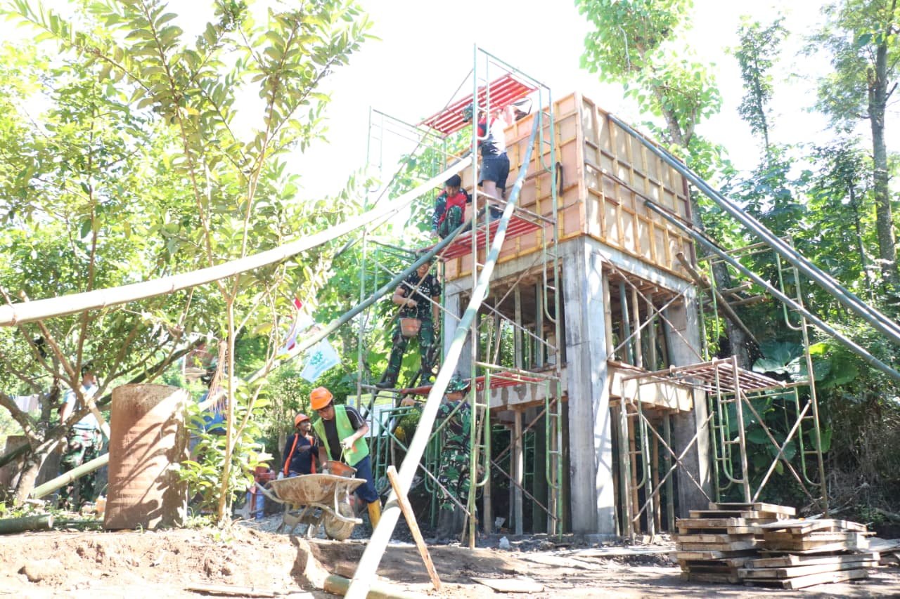 Pembangunan Tandon Air Program TMMD Ke-128 di Dusun Klagin Capai 85 Persen