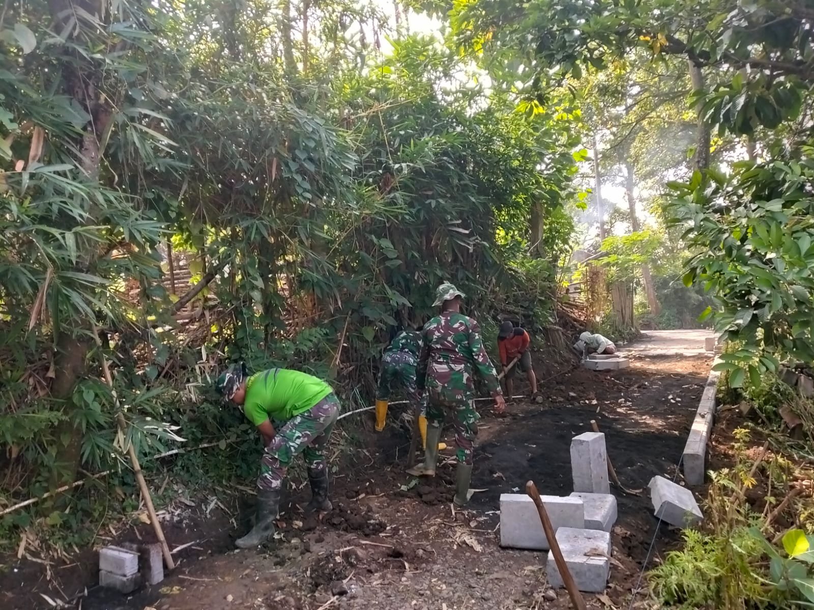 Pemasangan Paving Capai 450 meter, Satgas Kebut Pengerjaan 