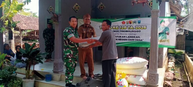 Dukung Program TMMD Ke-128, Dinas Perikanan Kabupaten Probolinggo Salurkan 1.000 Bibit Ikan Lele di Desa Brabe. 
