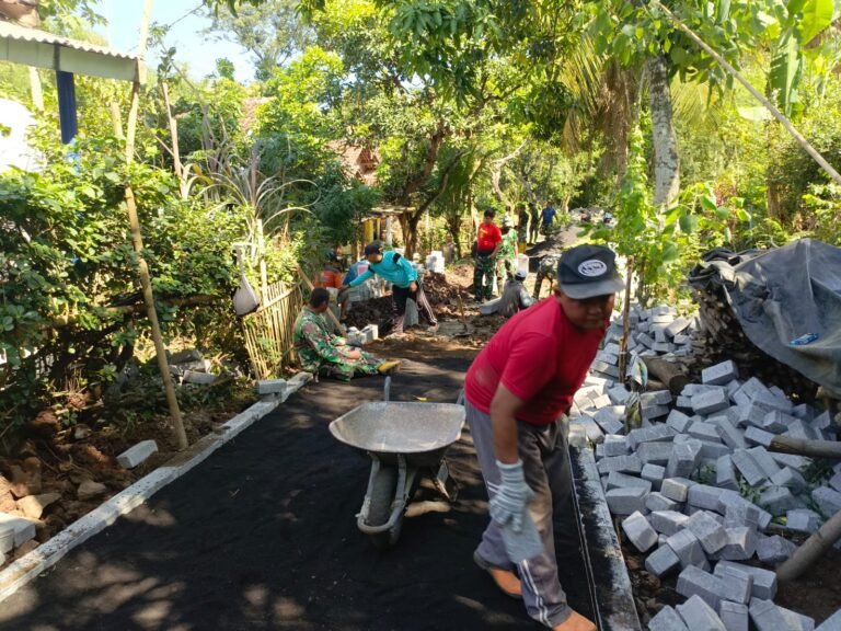 Pengerjaan Pavingisasi di Dusun Klagin Menuju 500 Meter
