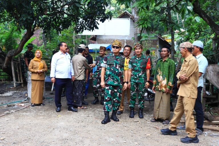 Tim Wasev Sterad TNI Melakukan Kunjungan Kerja Ke Lokasi Program  TMMD Ke 128 di Desa Brabe