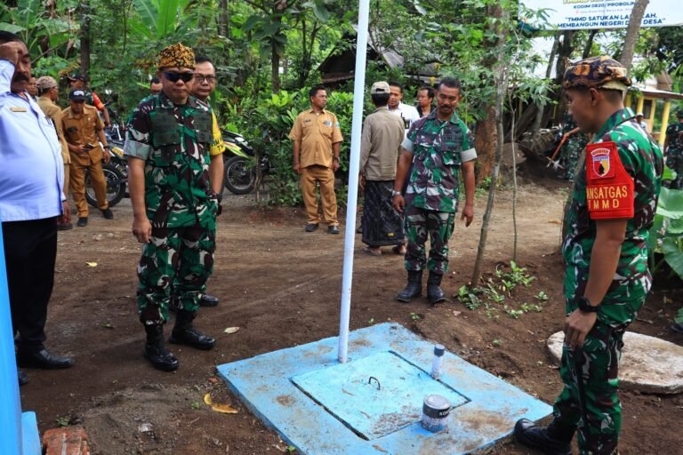 Tim Wasev Sterad Tinjau Pembangunan Tangki Septik Individual TMMD Ke-128 di Desa Brabe. 